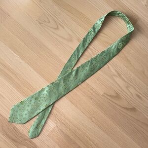 City of London Light Green Floral 100% Silk Tie - Men's Accessory